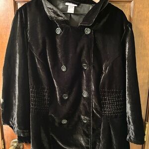 LOOP Chic Black Velvet Jacket, features double breasted buttons. Size 21/23 2x